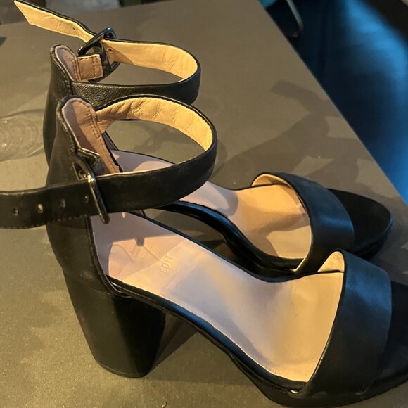 Stunning Naturalizer Women's Black Leather Open Toe Heels - Picture 4 of 6